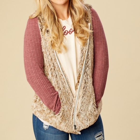 NWOT Altar’d State Faux Fur Hooded Sherpa Vest S - Picture 1 of 9